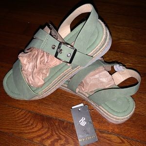 ROCAWEAR PLATFORM SANDALS💚SIZE 8